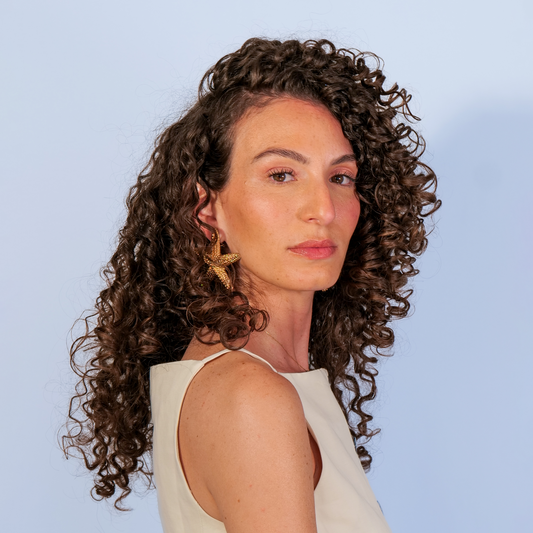 Comprendre la porosité de ses cheveux pour adapter sa routine et révéler sa vraie texture !
